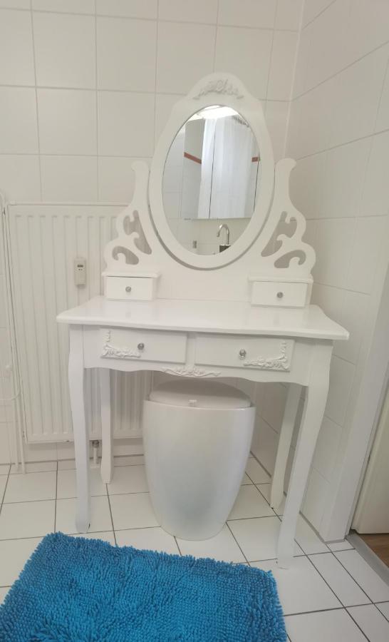 וינה Modernes Studio-Apartment Nahe Zentrum Mit Garagenplatz מראה חיצוני תמונה